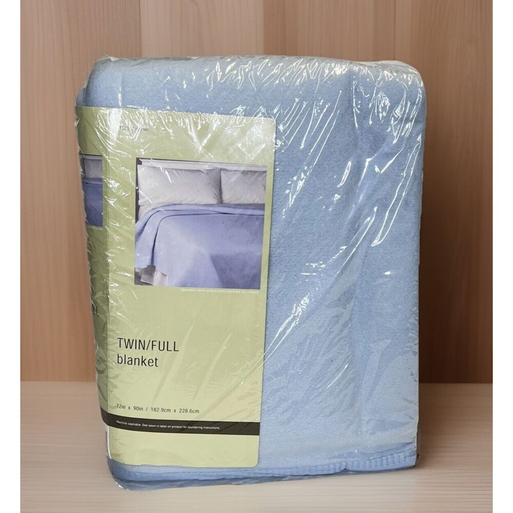 Owen Manufacturing Twin Full Blanket Lt Blue Satin Trim Polyester USA  72" x 90"